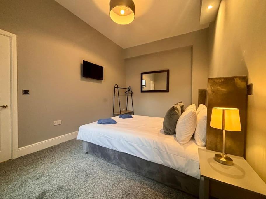 Teds Apartments-Town Centre-Apt2 แบล็คพูล ภายนอก รูปภาพ